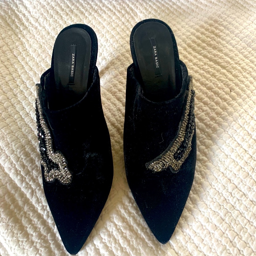 Zara velvet slippers like new